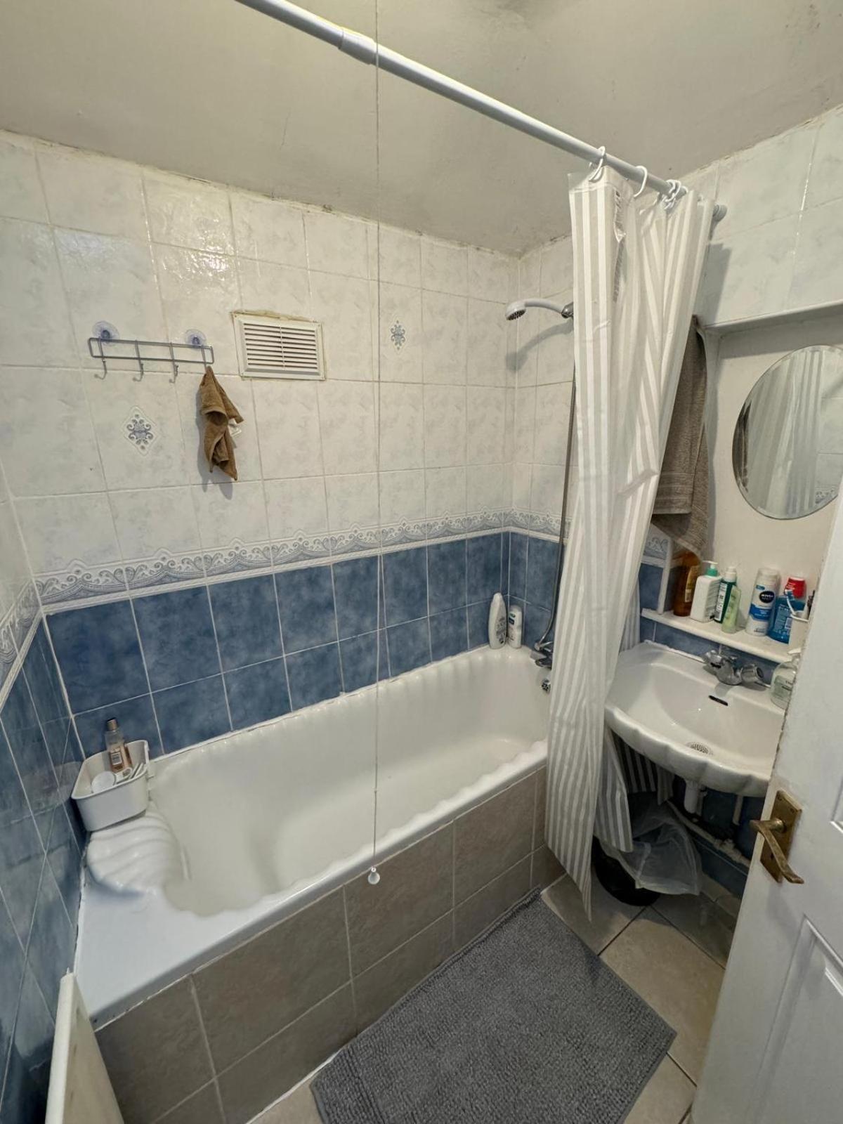 Nice Double Near Omni Shopping Guest house